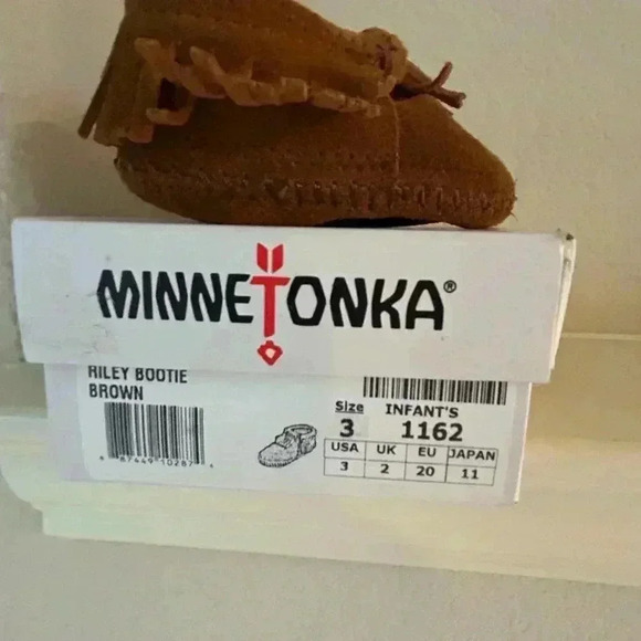 Minnetonka Moccasins Infant Riley Booties - Picture 6 of 6